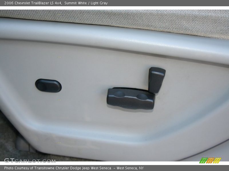 Summit White / Light Gray 2006 Chevrolet TrailBlazer LS 4x4