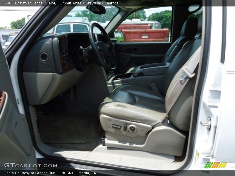 Summit White / Gray/Dark Charcoal 2005 Chevrolet Tahoe LS 4x4