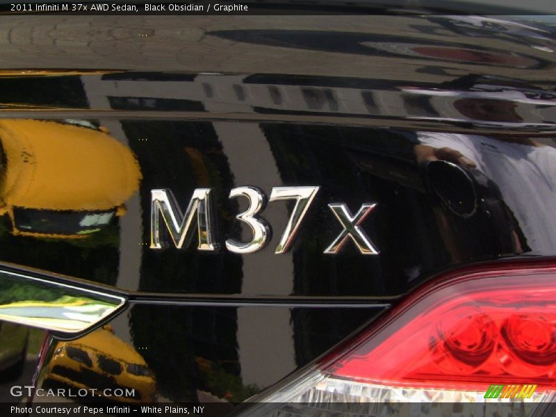  2011 M 37x AWD Sedan Logo