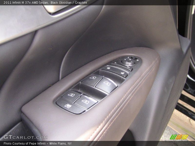 Controls of 2011 M 37x AWD Sedan