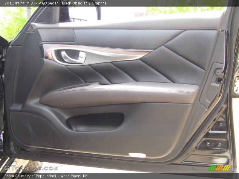 Door Panel of 2011 M 37x AWD Sedan
