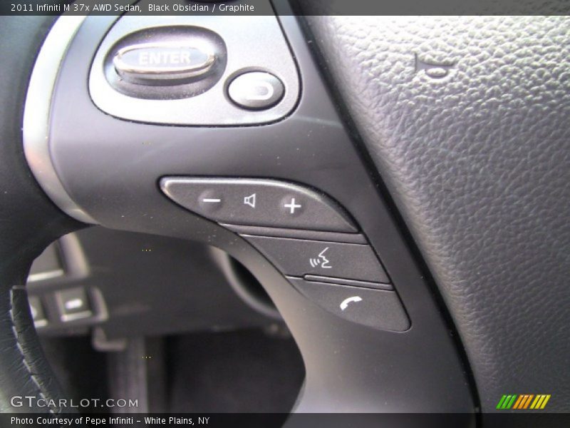 Controls of 2011 M 37x AWD Sedan