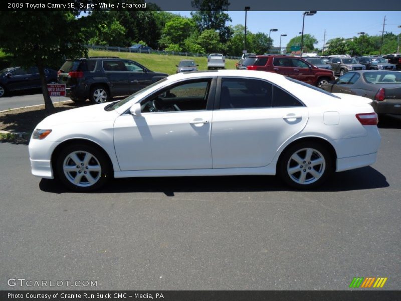 Super White / Charcoal 2009 Toyota Camry SE