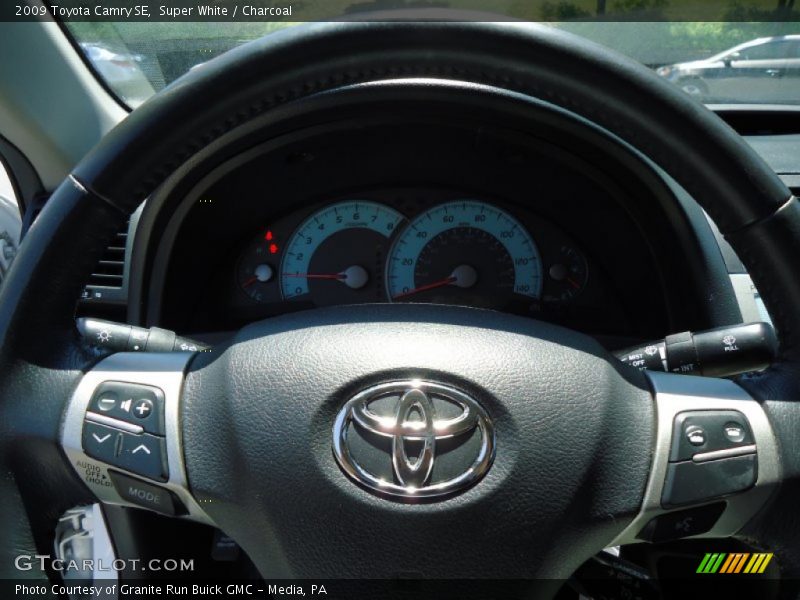 Super White / Charcoal 2009 Toyota Camry SE