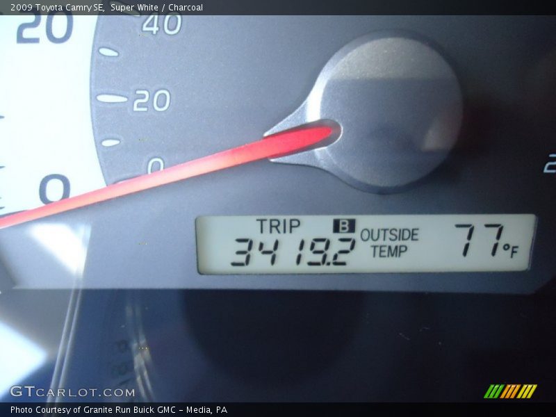 Super White / Charcoal 2009 Toyota Camry SE