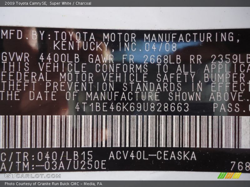 Super White / Charcoal 2009 Toyota Camry SE