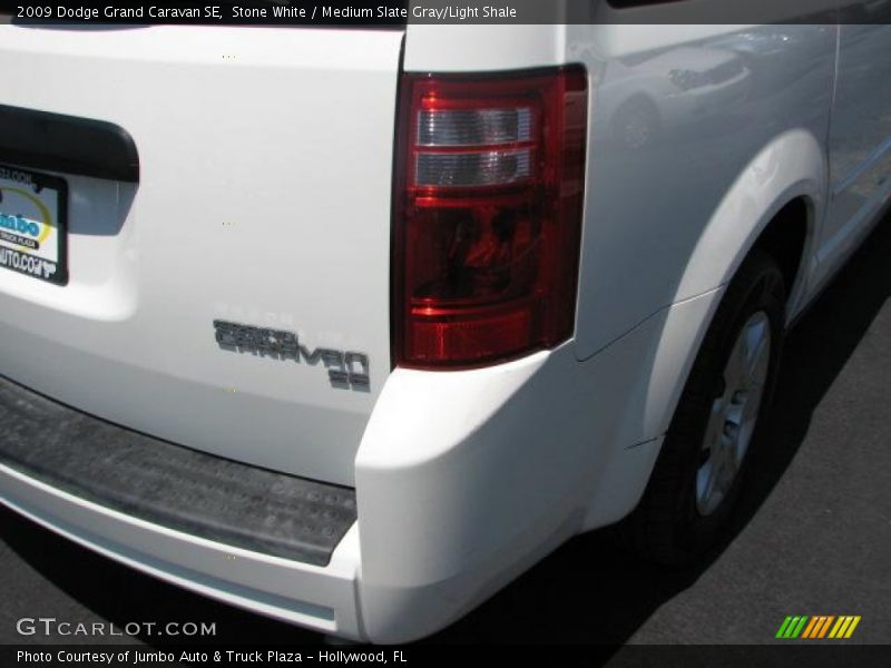 Stone White / Medium Slate Gray/Light Shale 2009 Dodge Grand Caravan SE