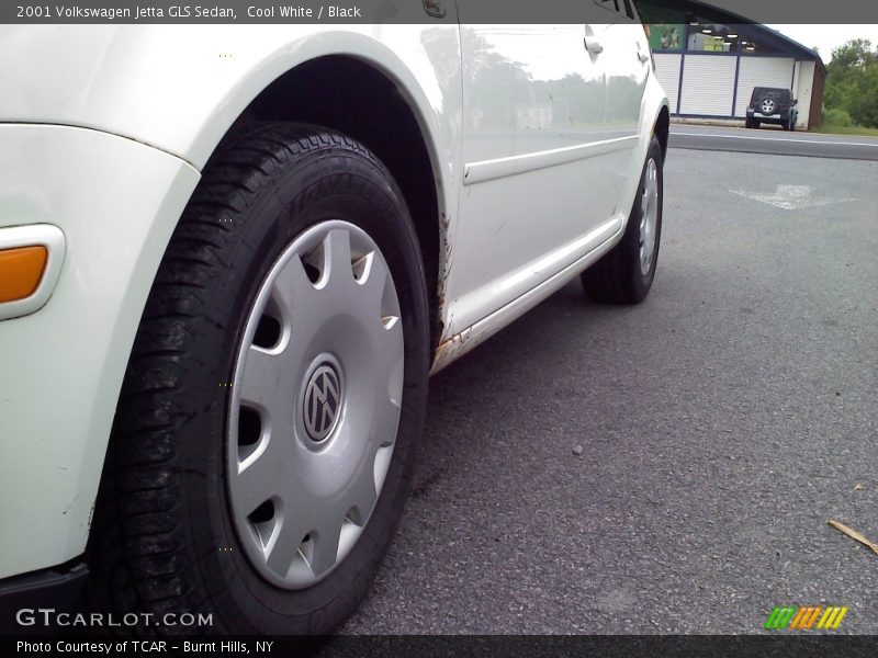 Cool White / Black 2001 Volkswagen Jetta GLS Sedan