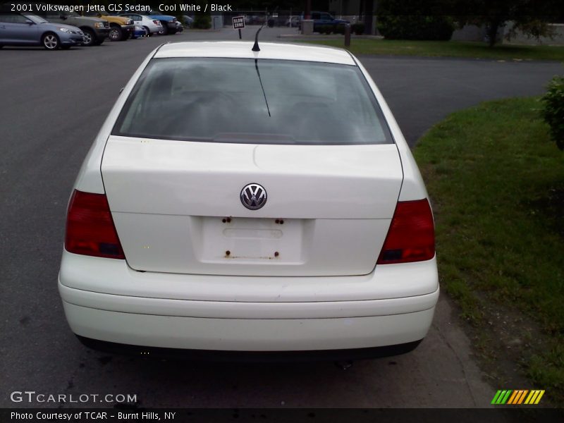 Cool White / Black 2001 Volkswagen Jetta GLS Sedan