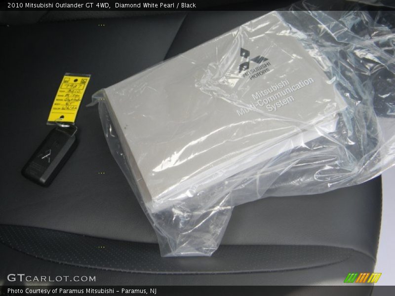Diamond White Pearl / Black 2010 Mitsubishi Outlander GT 4WD