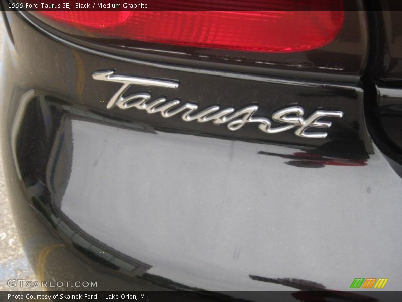 Black / Medium Graphite 1999 Ford Taurus SE