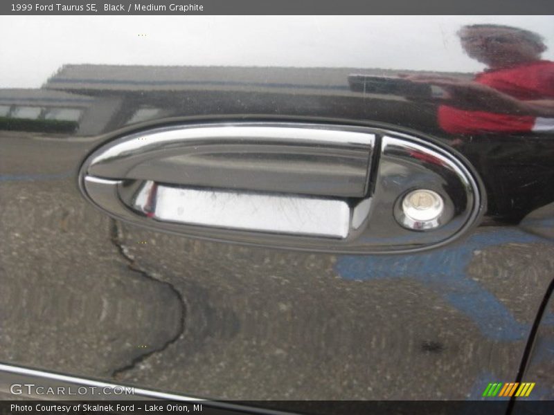 Black / Medium Graphite 1999 Ford Taurus SE