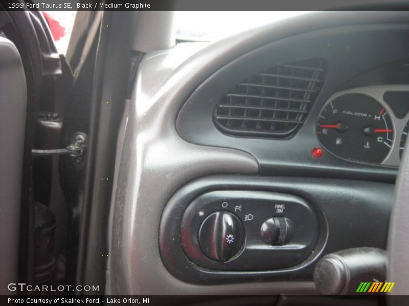 Black / Medium Graphite 1999 Ford Taurus SE