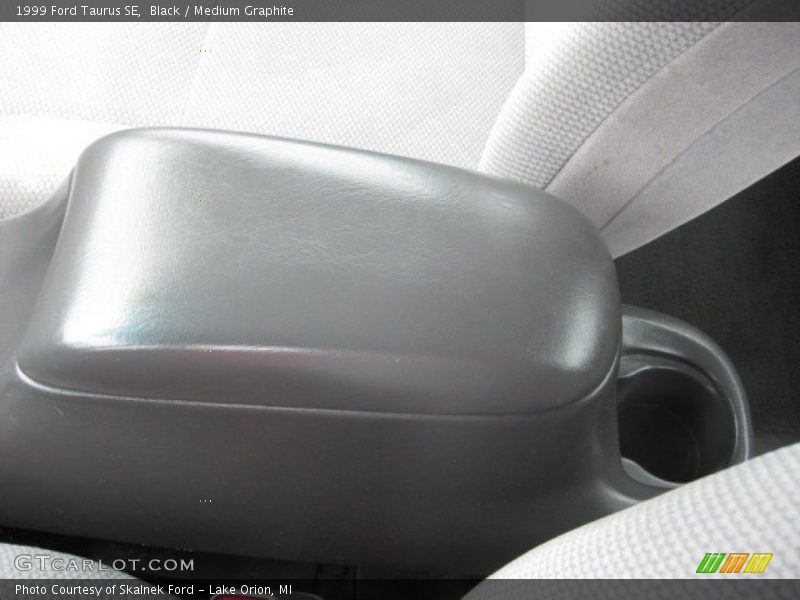 Black / Medium Graphite 1999 Ford Taurus SE