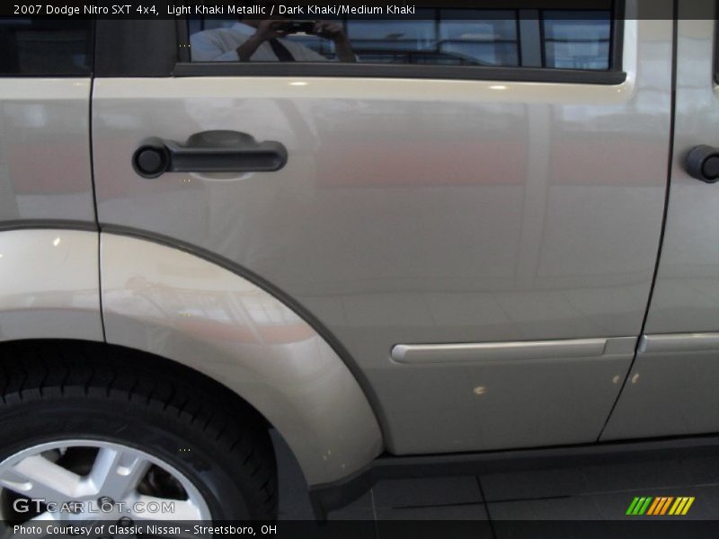 Light Khaki Metallic / Dark Khaki/Medium Khaki 2007 Dodge Nitro SXT 4x4