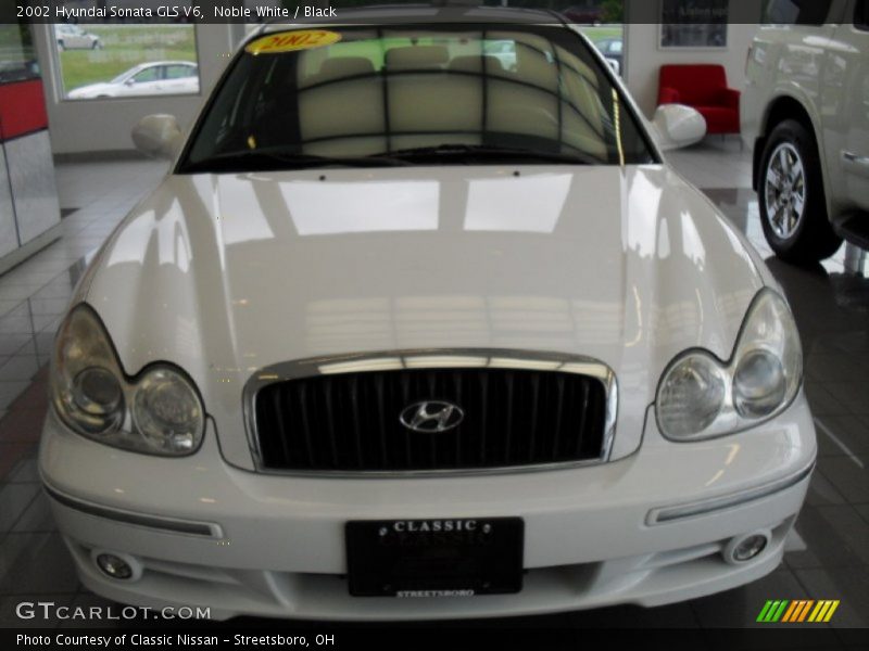 Noble White / Black 2002 Hyundai Sonata GLS V6