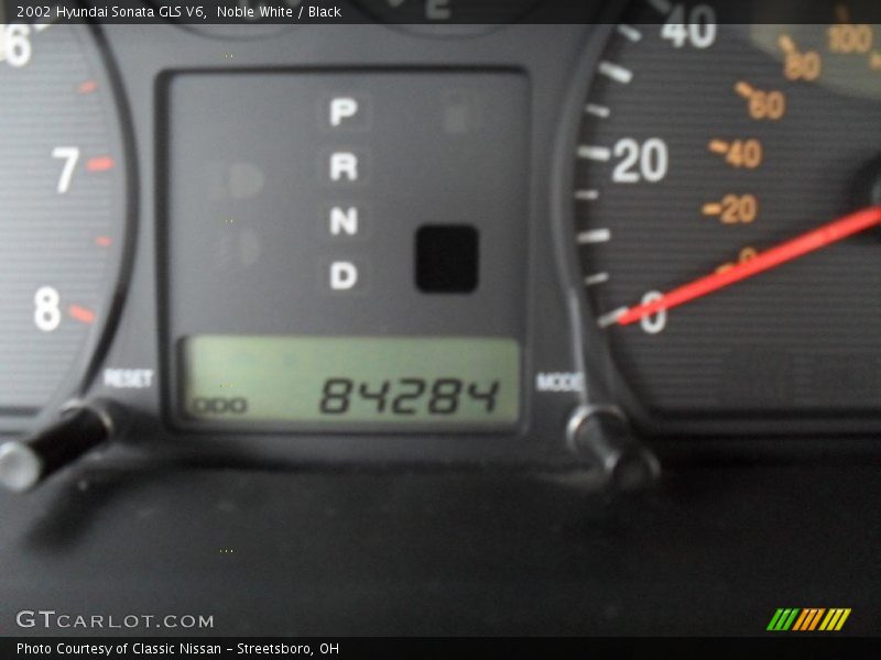 Noble White / Black 2002 Hyundai Sonata GLS V6