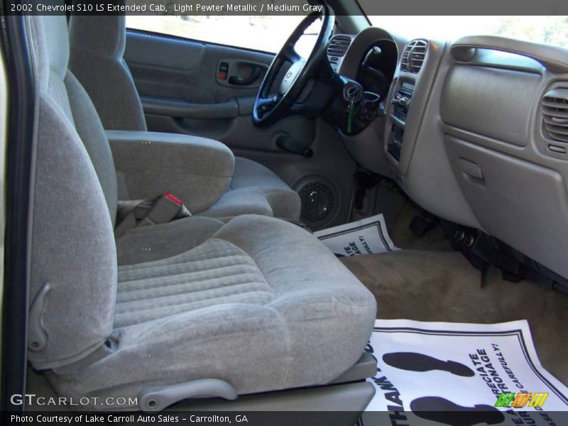 Light Pewter Metallic / Medium Gray 2002 Chevrolet S10 LS Extended Cab