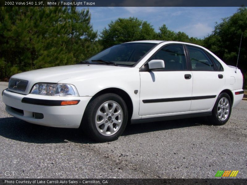 Front 3/4 View of 2002 S40 1.9T