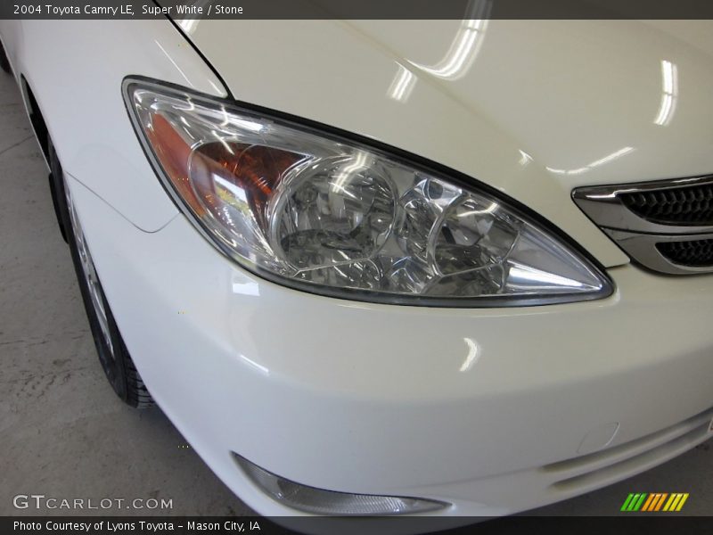 Super White / Stone 2004 Toyota Camry LE