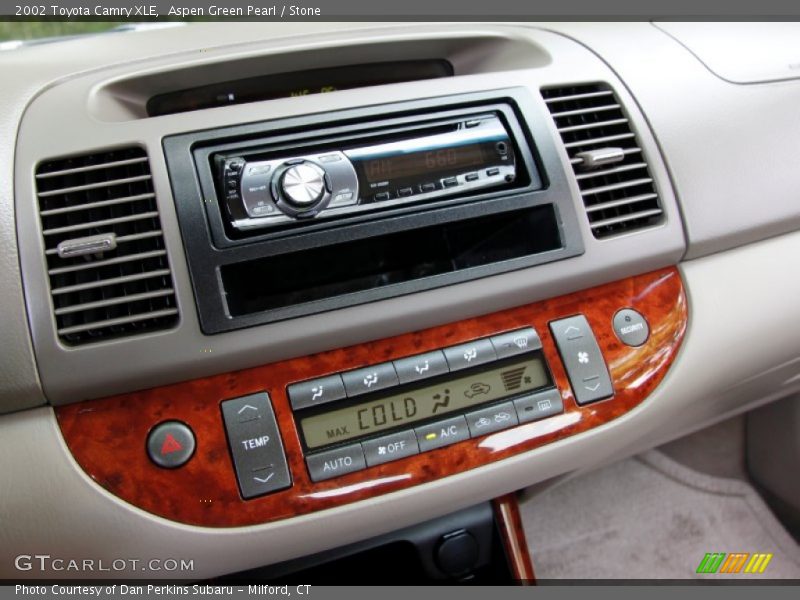 Aspen Green Pearl / Stone 2002 Toyota Camry XLE