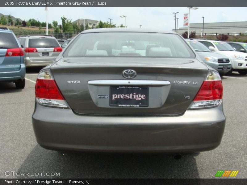 Phantom Gray Pearl / Taupe 2005 Toyota Camry LE V6