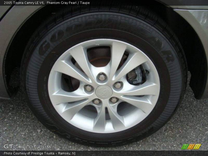 Phantom Gray Pearl / Taupe 2005 Toyota Camry LE V6