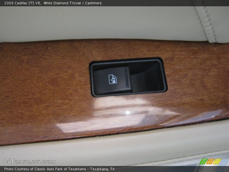 White Diamond Tricoat / Cashmere 2009 Cadillac STS V8