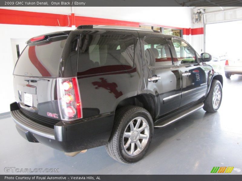 Onyx Black / Ebony 2009 GMC Yukon Denali