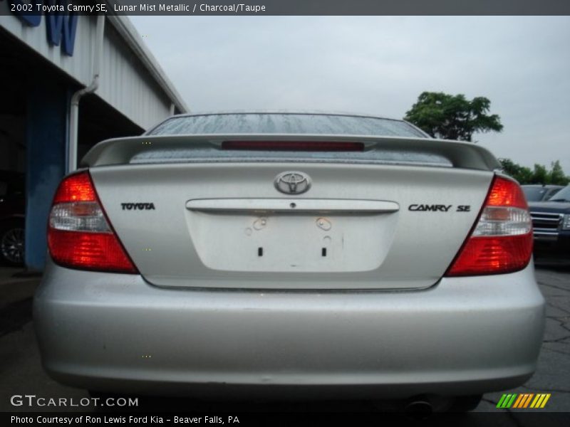 Lunar Mist Metallic / Charcoal/Taupe 2002 Toyota Camry SE
