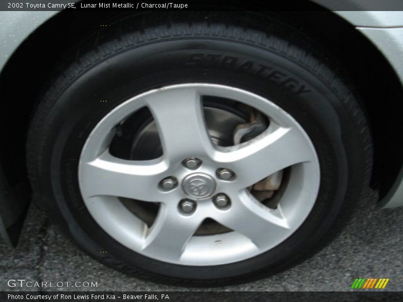 Lunar Mist Metallic / Charcoal/Taupe 2002 Toyota Camry SE