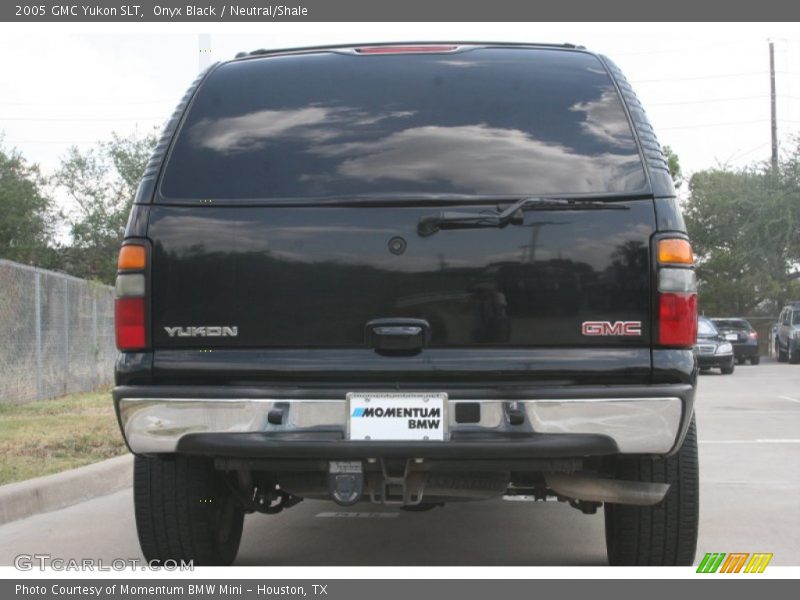 Onyx Black / Neutral/Shale 2005 GMC Yukon SLT