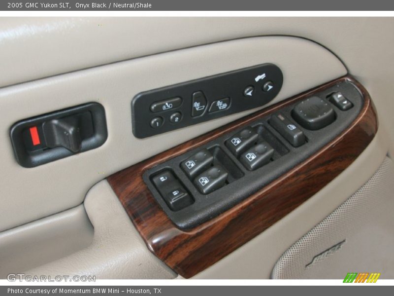 Onyx Black / Neutral/Shale 2005 GMC Yukon SLT