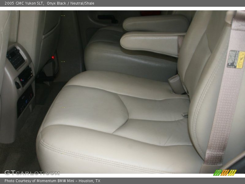 Onyx Black / Neutral/Shale 2005 GMC Yukon SLT