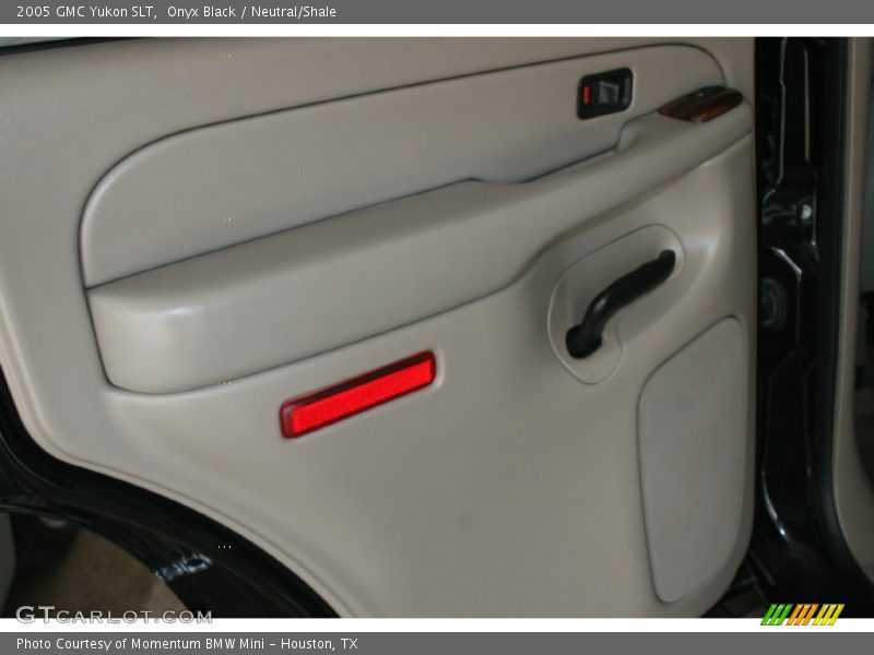 Onyx Black / Neutral/Shale 2005 GMC Yukon SLT