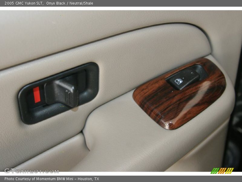 Onyx Black / Neutral/Shale 2005 GMC Yukon SLT