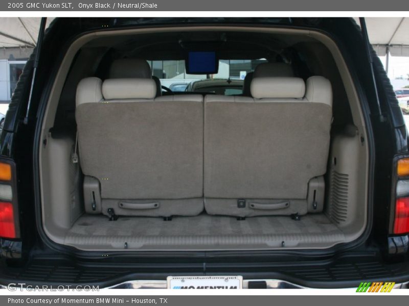 Onyx Black / Neutral/Shale 2005 GMC Yukon SLT