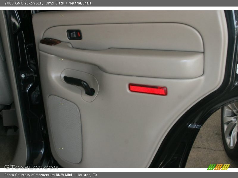 Onyx Black / Neutral/Shale 2005 GMC Yukon SLT