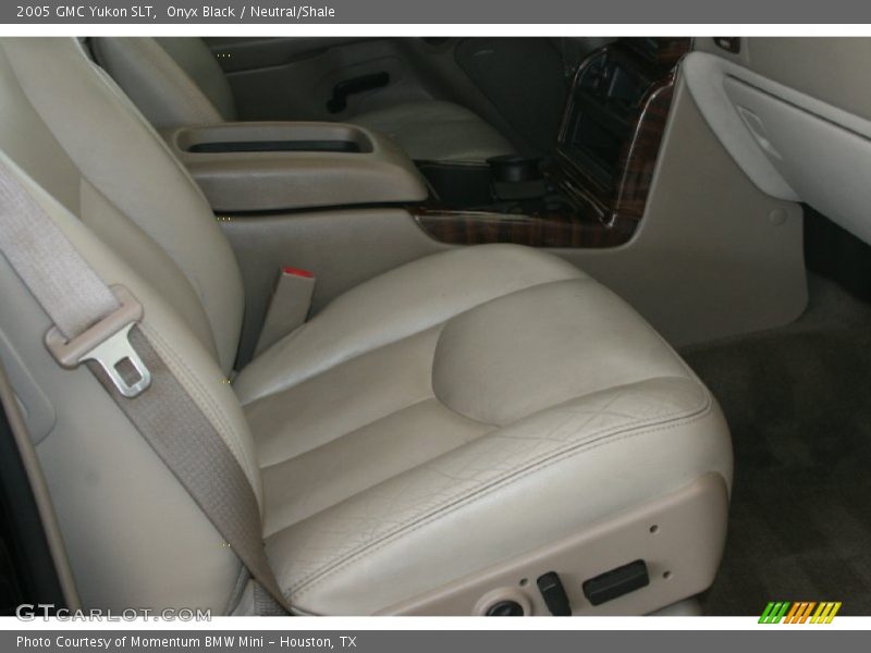Onyx Black / Neutral/Shale 2005 GMC Yukon SLT