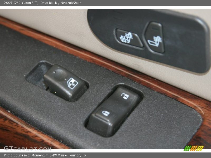 Onyx Black / Neutral/Shale 2005 GMC Yukon SLT