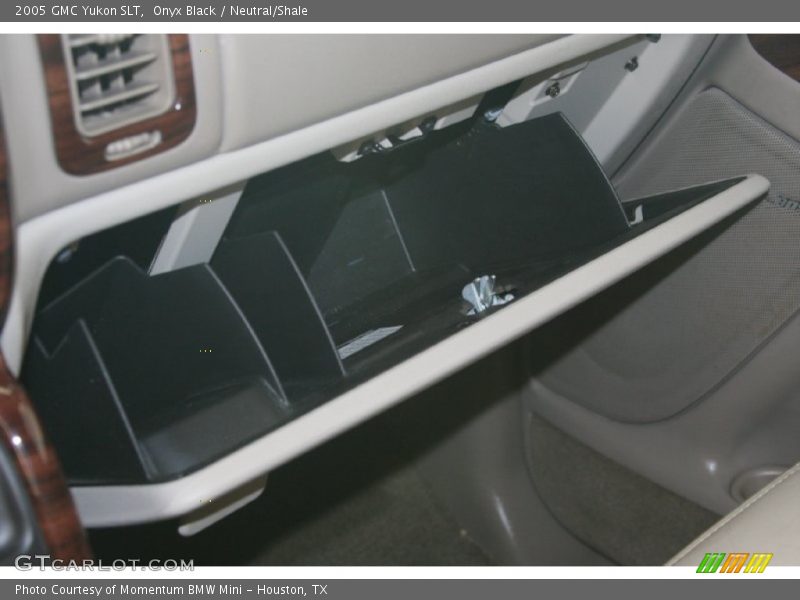 Onyx Black / Neutral/Shale 2005 GMC Yukon SLT