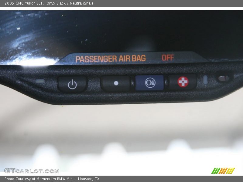 Onyx Black / Neutral/Shale 2005 GMC Yukon SLT