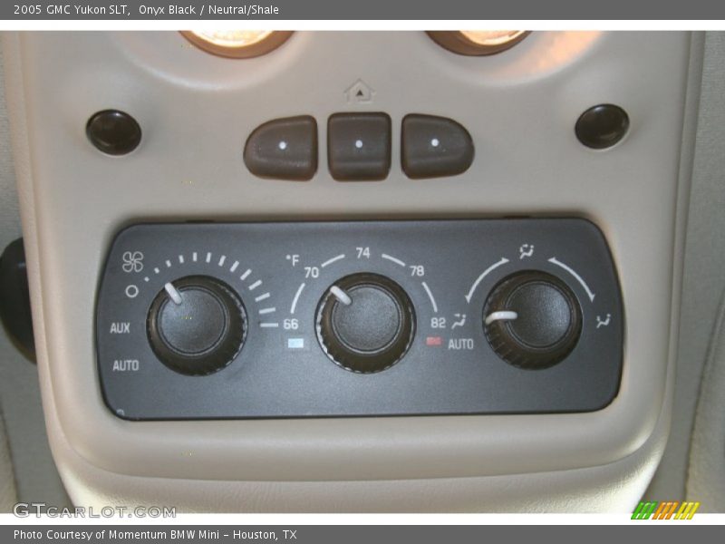 Onyx Black / Neutral/Shale 2005 GMC Yukon SLT