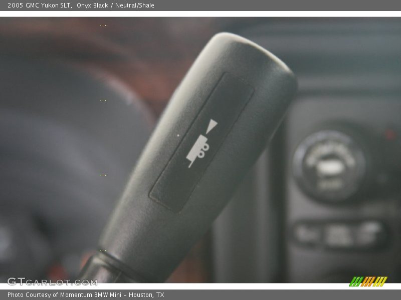 Onyx Black / Neutral/Shale 2005 GMC Yukon SLT