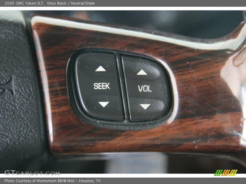 Onyx Black / Neutral/Shale 2005 GMC Yukon SLT