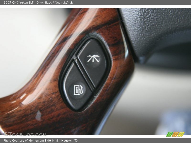 Onyx Black / Neutral/Shale 2005 GMC Yukon SLT