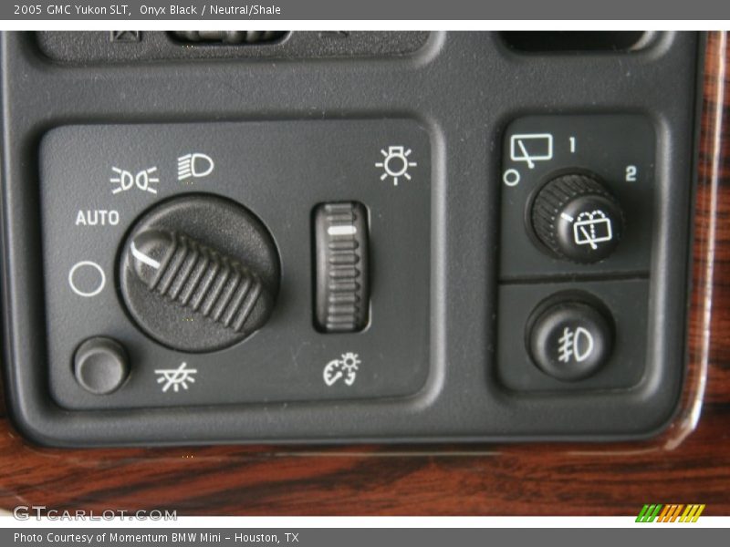 Onyx Black / Neutral/Shale 2005 GMC Yukon SLT
