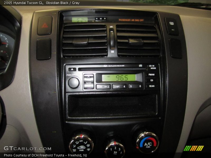 Obsidian Black / Gray 2005 Hyundai Tucson GL
