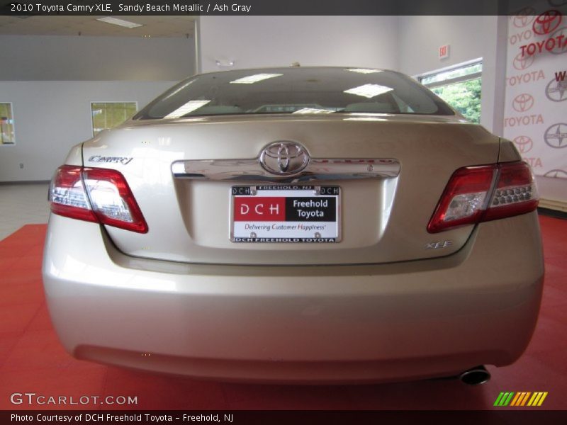 Sandy Beach Metallic / Ash Gray 2010 Toyota Camry XLE