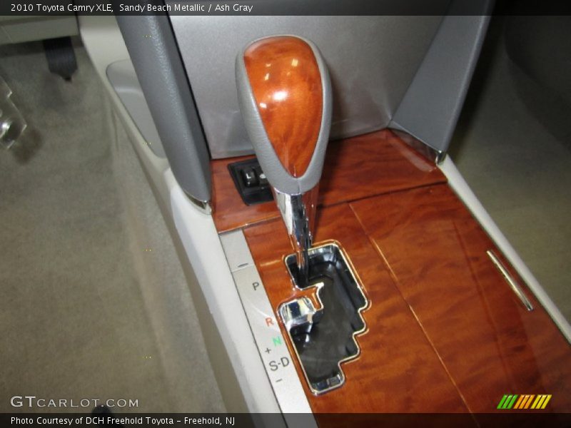 Sandy Beach Metallic / Ash Gray 2010 Toyota Camry XLE